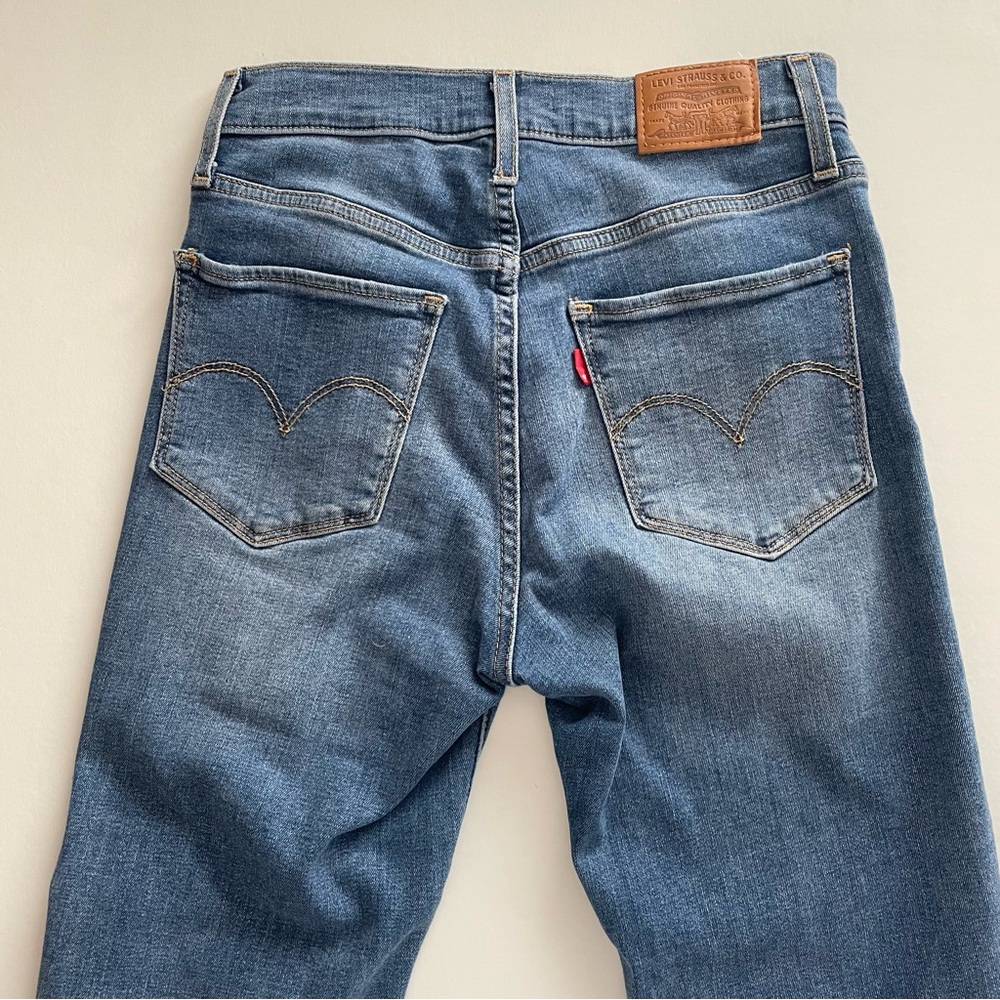 Aritzia LEVIS 726 High Rise Straight Jeans Size 26 light wash distressed Demin - Picture 6 of 13